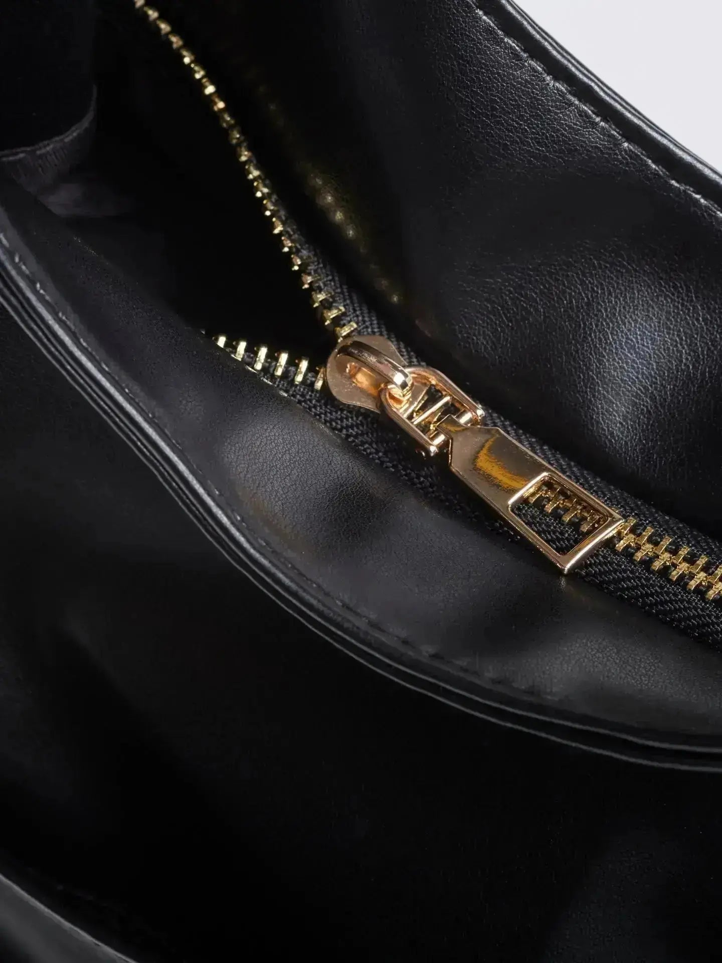 Noir Essence Bolso Elegamma™