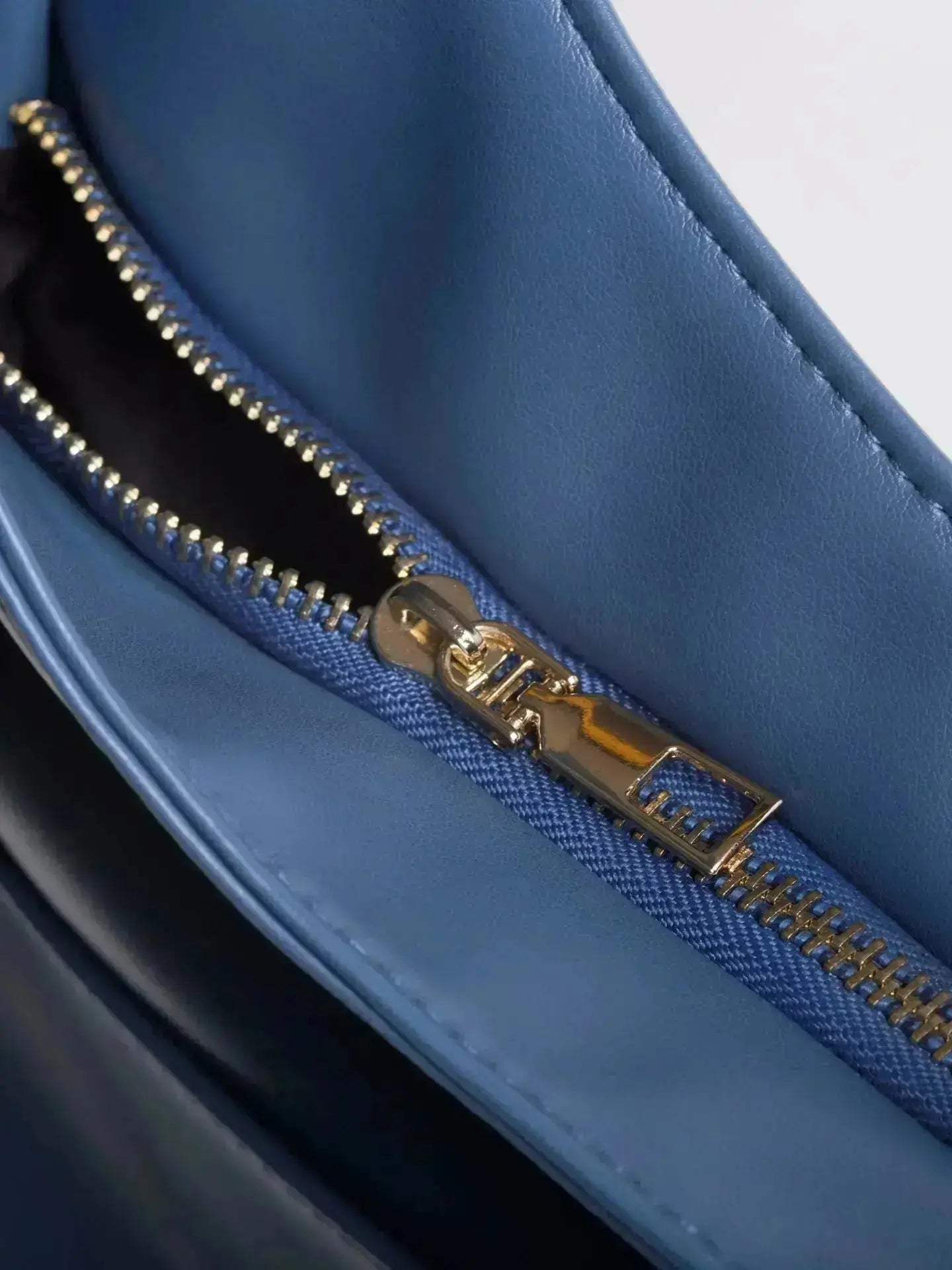 Noir Essence Bolso Elegamma™