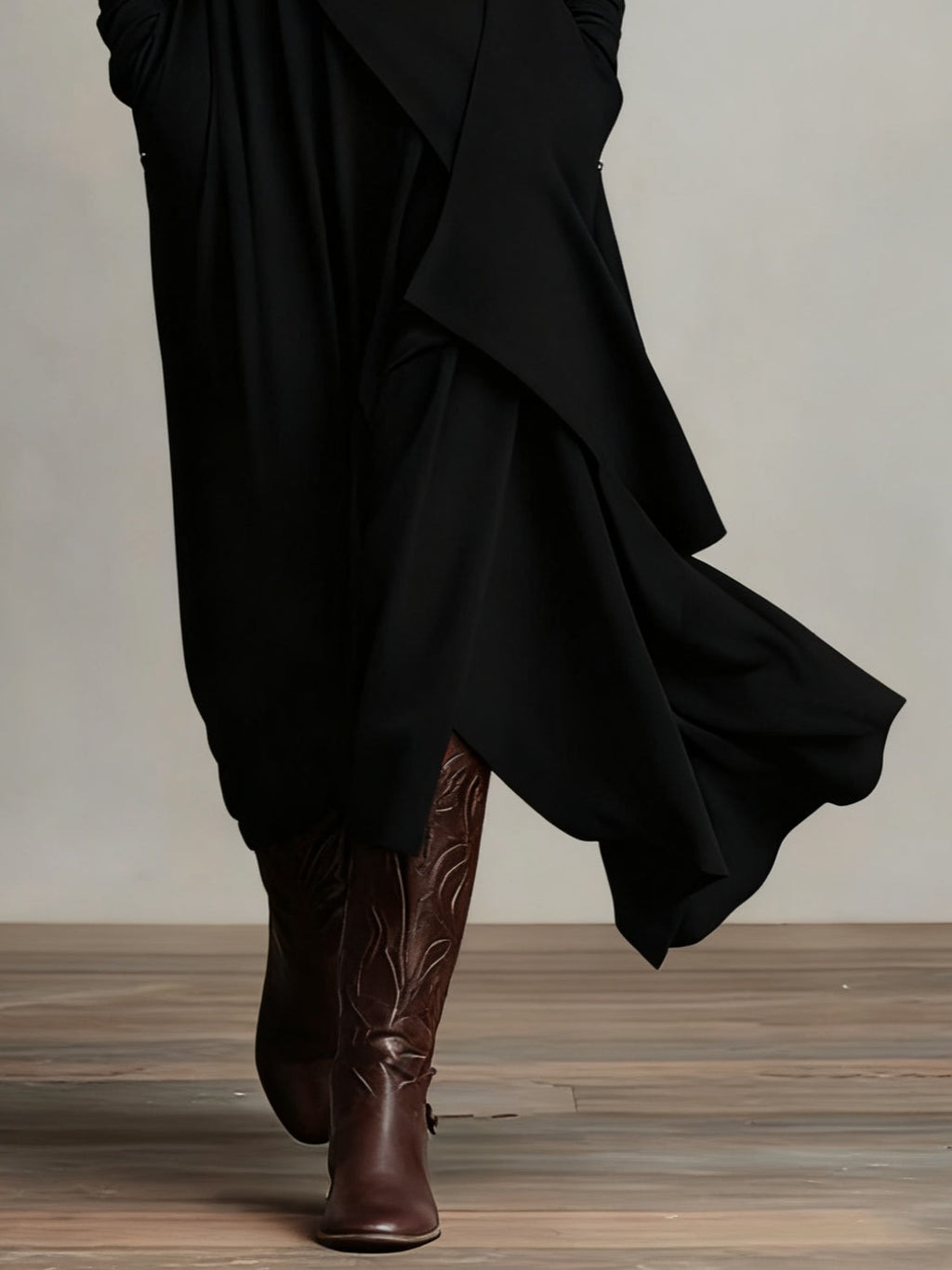 Aurelia™ | Vestido Largo Plisado Asimétrico con Cuello Alto